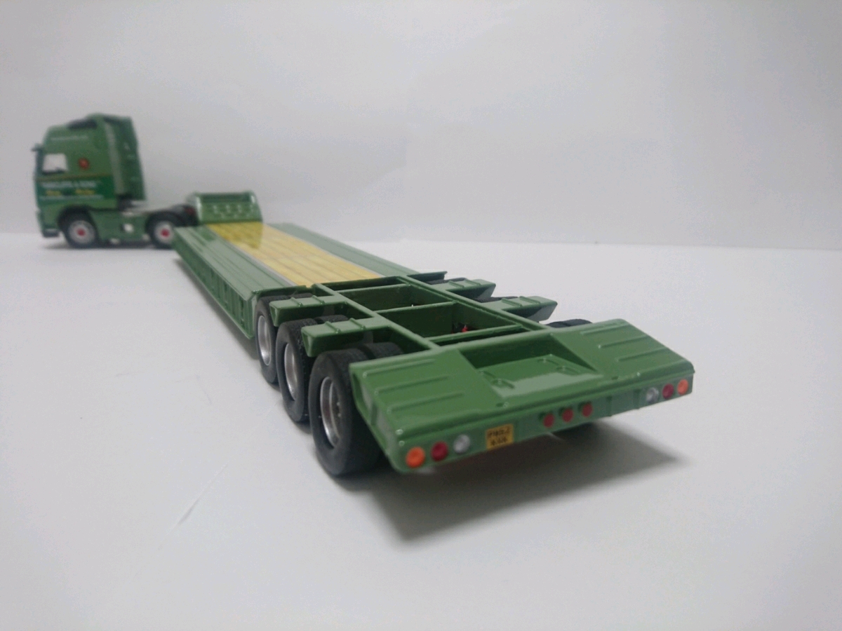1/50 ボルボ FH12 Globetrotter 低床3軸トレーラー Cararama VOLVO