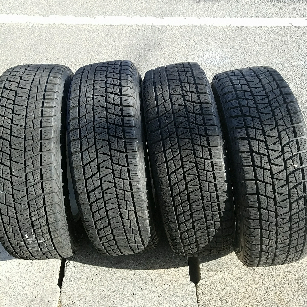スタッドレスタイヤ ブリザック DM-V1 ブリジストン 215⁄65R16 98Q 215 