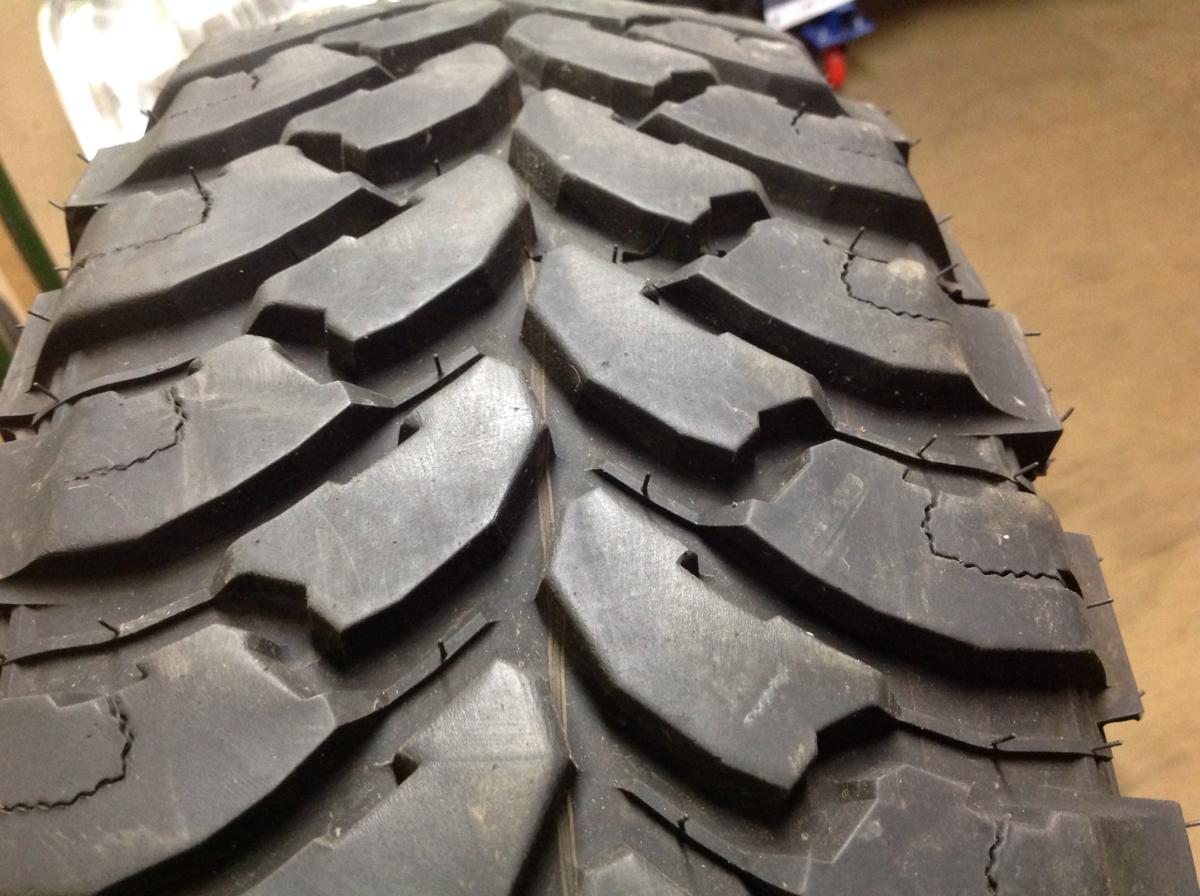 225⁄75R16 ☆バリ溝！COMFORSER CF3000 M/T 225/75-16 LT 2014年