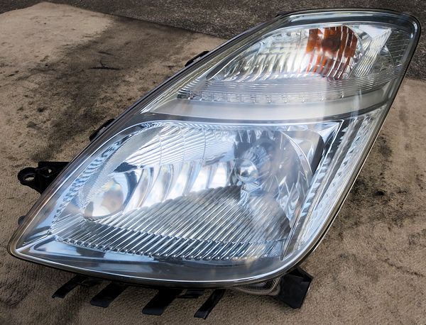 プリウス DAA-NHW20 後期 左ヘッドライト バラスト付 HID KOITO47-24
