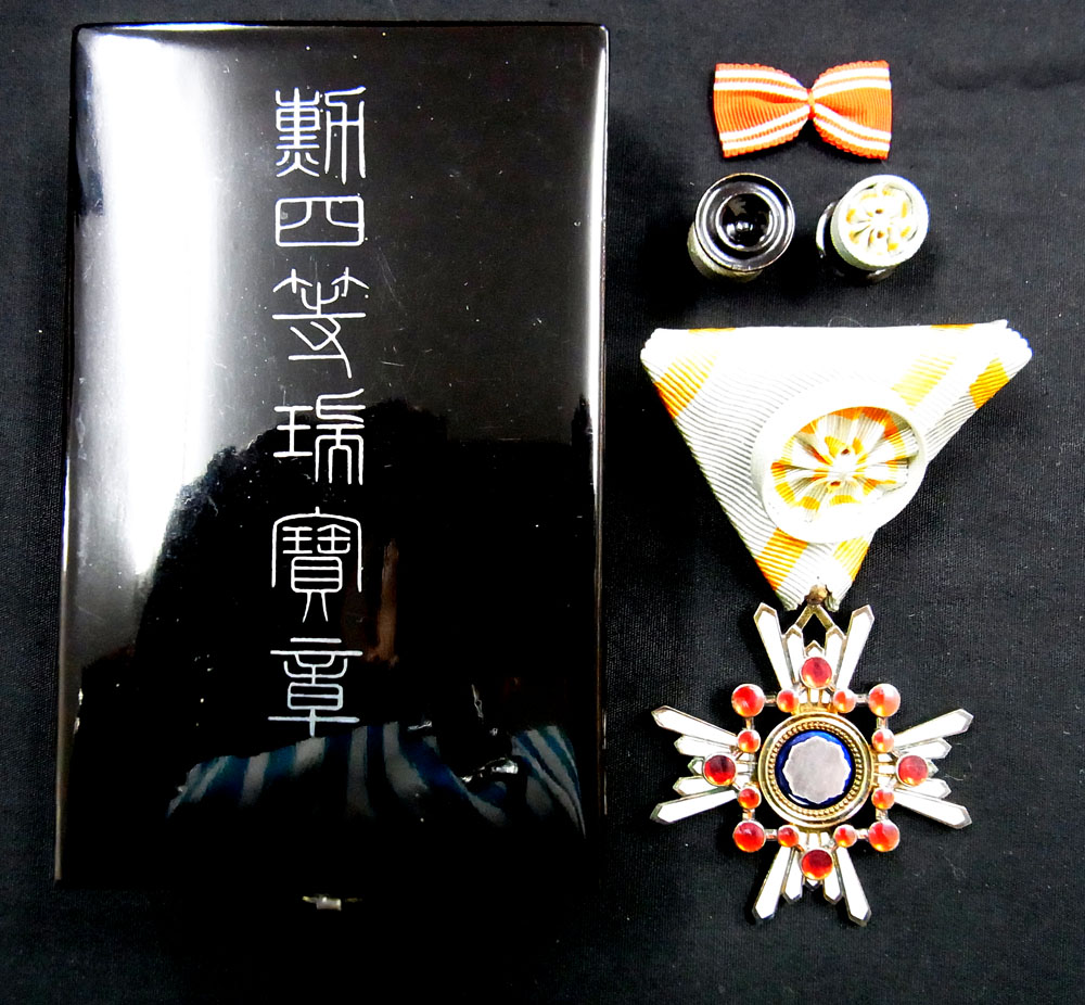 美品勲四等 瑞宝章 ◇勲四等瑞宝章 略綬 共箱付 美