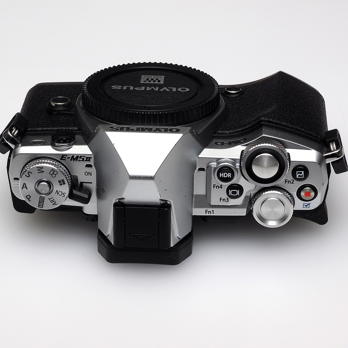 シャッター数1600回以下 OLYMPUS OM-D E-M5 MarkII ボディー シルバー