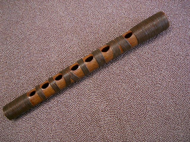 伝統芸能、雅楽、神楽、舞楽、煤竹製、樺巻きの篳篥。