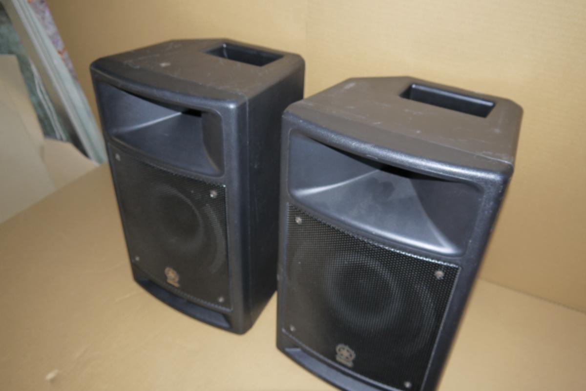 Y05011■YAMAHA■ポータブルPAシステム　STAGEPAS 300■
