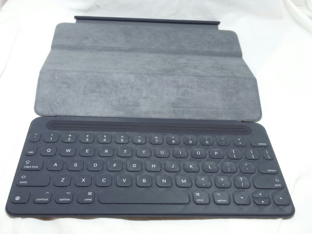 じゃんぱら下北沢店】Apple iPad Pro 9.7インチ用Smart Keyboard