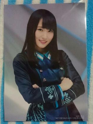 菅井友香 坂道AKB「誰のことを 一番 愛してる？」シュートサイン 通常盤封入特典