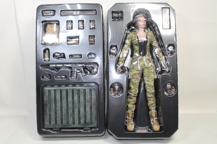 ベリークール VeryCool フィギュアブラックMC迷彩女性兵士ヴィッラ