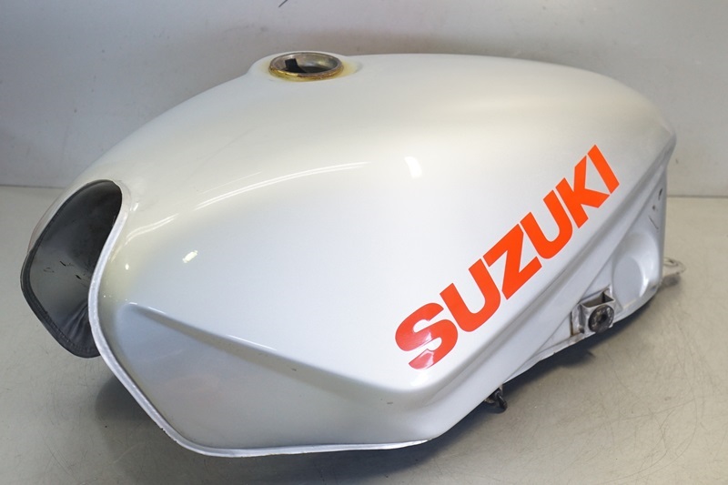 GSX1100S カタナ ガソリンタンク GSX1100S カタナ ガソリンタンク 内部