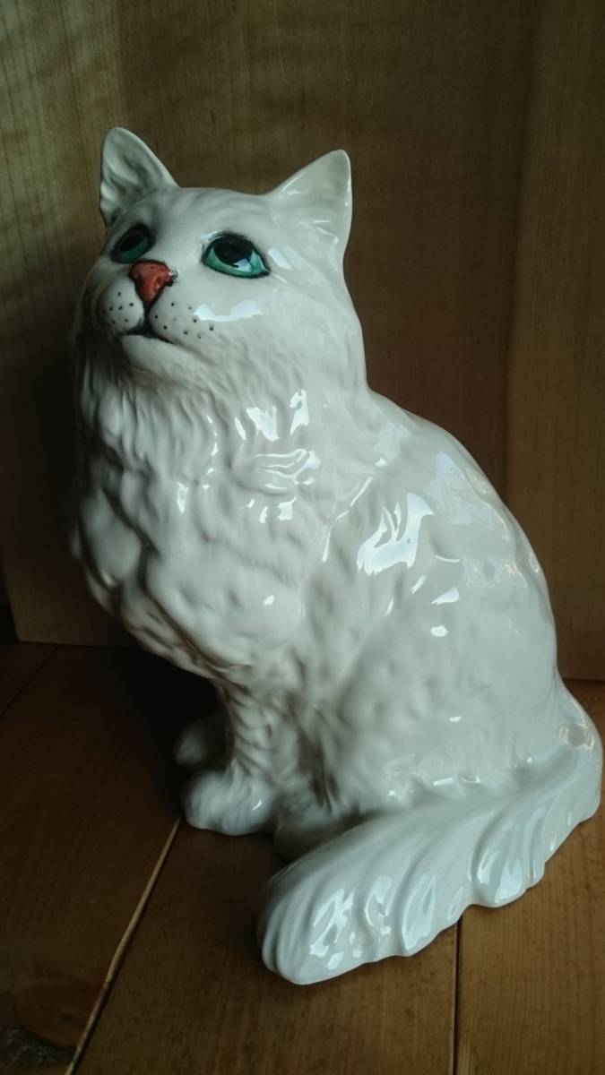イギリス製 BESWICK/Royal Doulton 大きな白いペルシャ猫の陶器製 