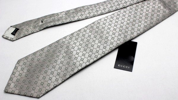 N836☆グッチ GUCCI ネクタイ 新品未使用 シルバー ブランドロゴ