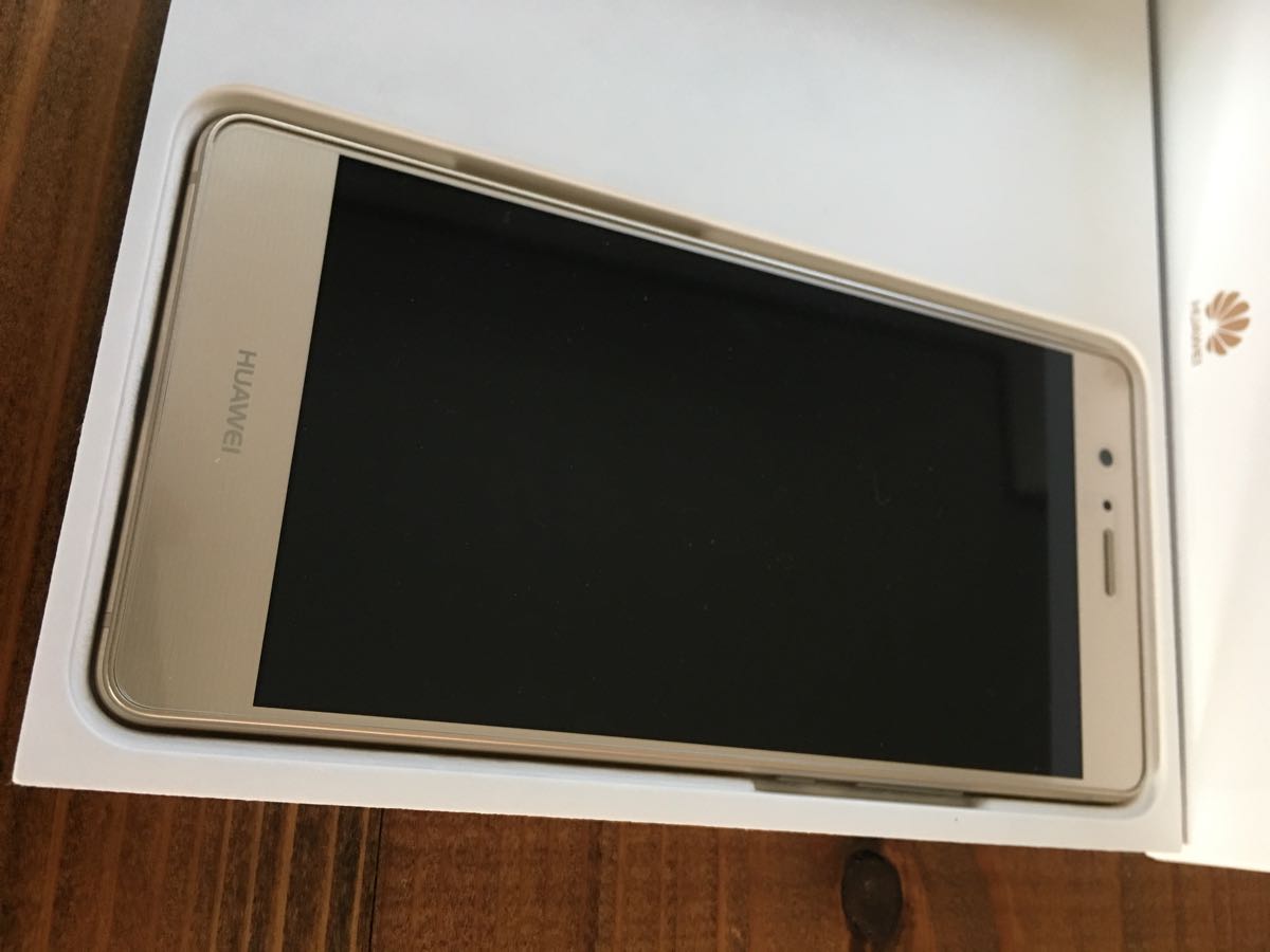 ファーウェイ P9 lite PREMIU ホワイト SIMフリー P9 HUAWEI lite SIM