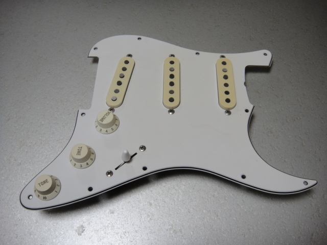 ジャンク要調整70年代富士弦ストラトFenderUSA PU搭載 多種音色配線 □ジャンク扱いで□フェンダージャパン製？□ストラトキャスター用