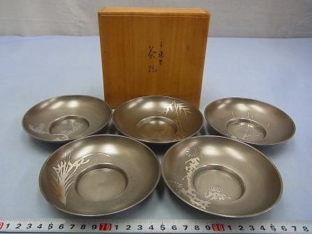 古錫 茶托 五客 【乾茂號造】在銘；BL3-22 古錫 茶托 五客 【乾茂號造】在銘；BL3-22 乾茂號造錫製茶托五客揃