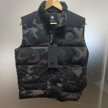 【豊富な，100%新品】 CANADA GOOSE カナダグース ダウンベスト サイズL カモフラ柄(Lサイズ)｜売買されたオークション情報、yahooの商品情報をアーカイブ公開 - オークファン Lサイズ