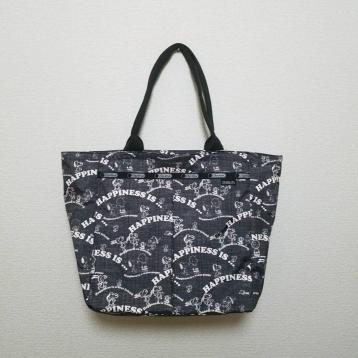 切手可 送料無料 新品 レスポートサック スヌーピー トートバッグ マザー バッグ 速達付き レスポートサック「ピーナッツ」コラボバッグ＆ポーチ スヌーピー レスポートサック、「スヌーピー」新作コラボ。スマホショルダー 『PEANUTS』×「レスポートサック スヌーピーの友だちも初登場！ レディース