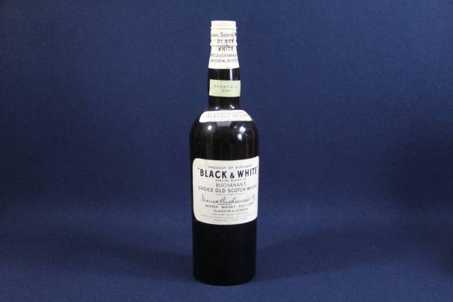 ◇注目! ブラック&ホワイト ティンキャップ 750ml 度数記載なし