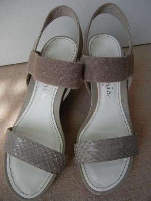 ＤＩＡＮＡ　ダイアナ　ウェッジソール　ベージュ　パイソン　２２，５ｃｍ　１回使用