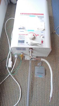 Itomic イトミック 電気温水器 Ewm 14 壁掛型 貯湯式 温水器 給湯設備 売買されたオークション情報 Yahooの商品情報をアーカイブ公開 オークファン Aucfan Com
