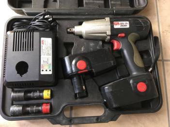 KTC 充電式インパクトレンチ JAE401 バッテリー寿命 ジャンク 格安出品 コードレスインパクトレンチ（JAE401）充電器回収交換に関する