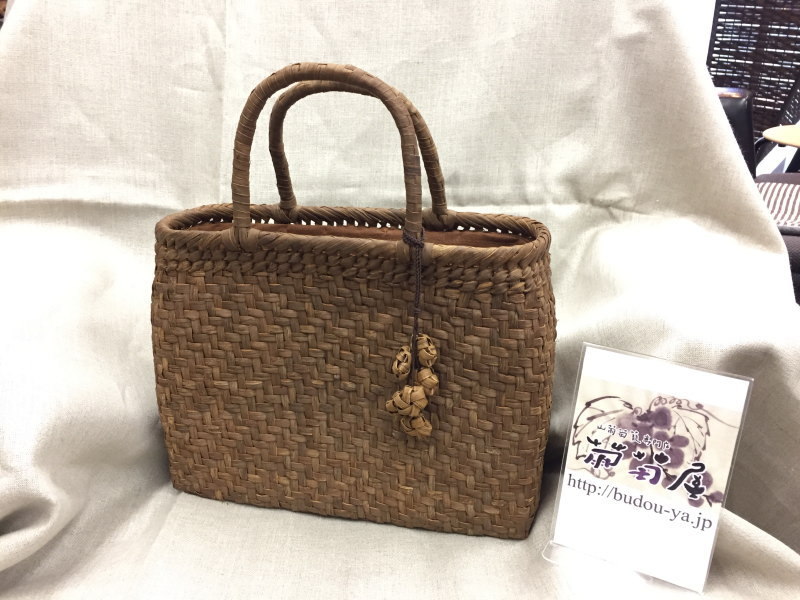 沢皮／網代編み／S－4）＜マウンテンクラフト社＞山葡萄籠 山葡萄