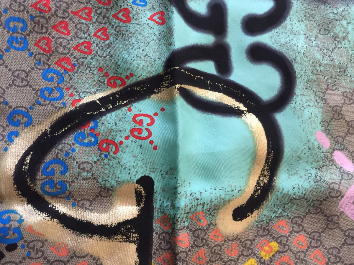 ☆ 新品 GUCCI グッチ ☆レアなスカーフ ☆希少ゴーストライン ☆ 85  