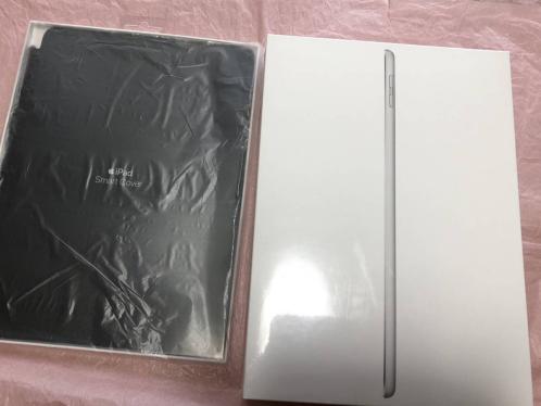 ★Apple iPad 9.7インチ Wi-Fiモデル 128GB＋カバー付き 新品 未使用★_1