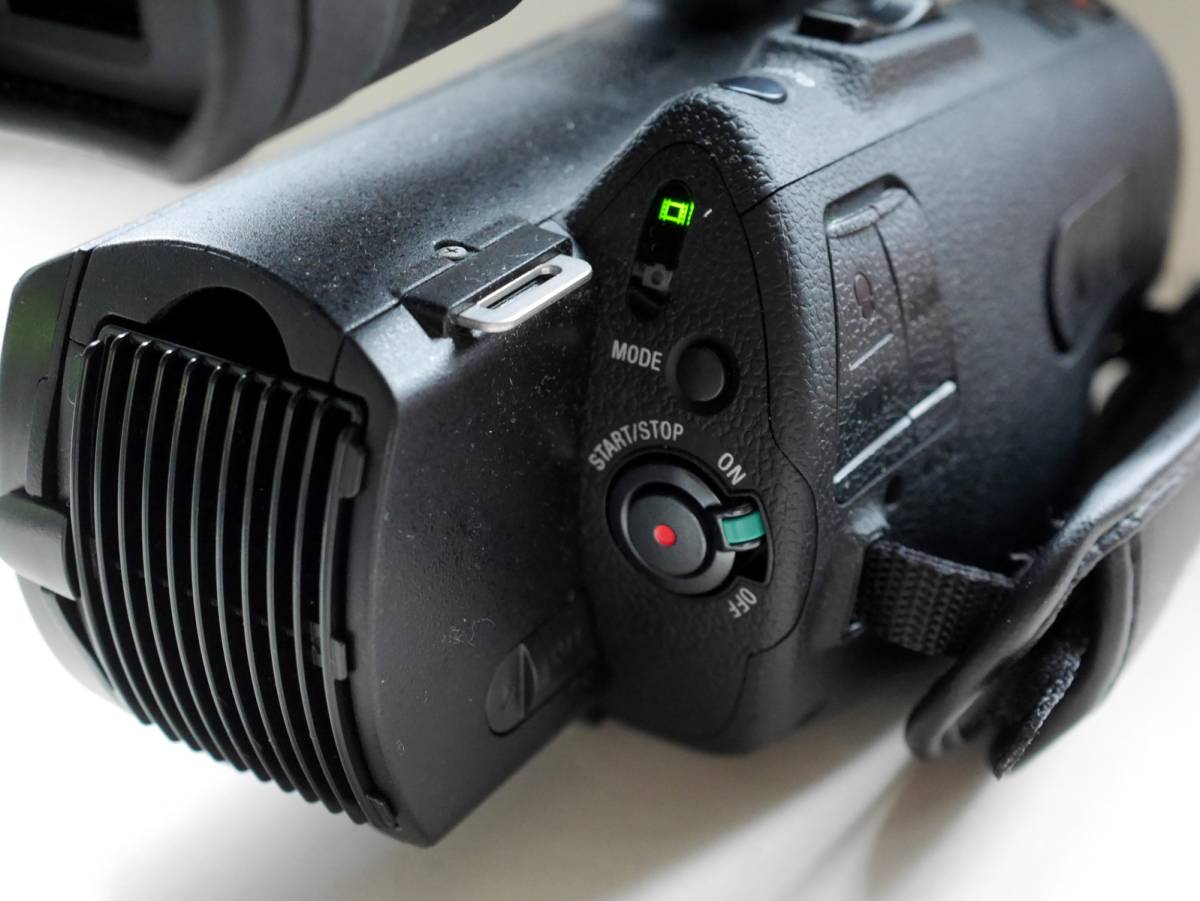 □SONY NEX-VG30 本体 付属品完備 純正バッテリー3個 SONY NEX-VG30 レンズ