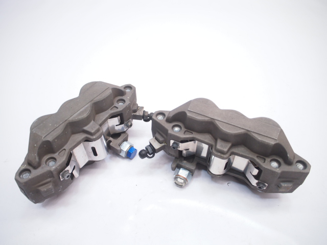 GSX1400 GY71A純正6potフロントブレーキキャリパー左右ピッチ62mm