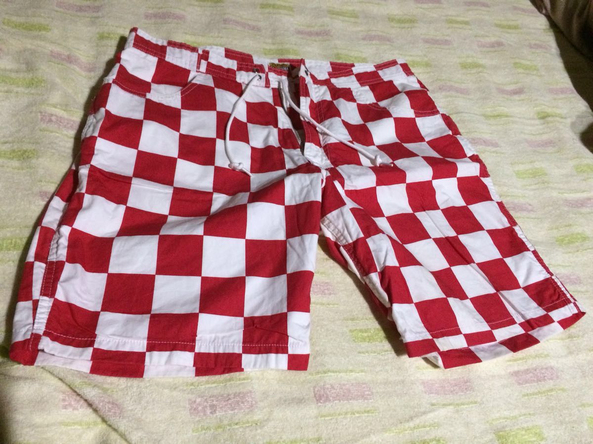 美品 スタンダードカリフォルニア チェッカー柄 ショートパンツ 白×赤