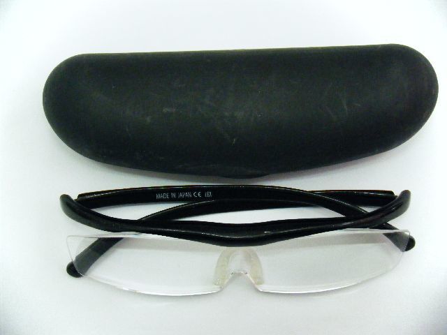 新品，HOT ハズキ HAZUKI ルーペ コンパクト 黒ラメ 1.6X Ｃ(その他拡大鏡)｜売買されたオークション情報、yahooの商品情報をアーカイブ公開 - オークファン その他拡大鏡