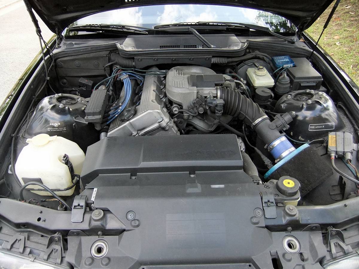 BMW３１８is 1.9 Ｍ４４塗装色あせ皆無 極上カスタム多数　天井たれなし　内外装機関極上 検３２/５
