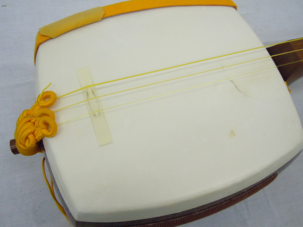 中古＞地唄・花梨三味線 08 78-16236-23 三味線 和楽器 中棹 花梨 丸打