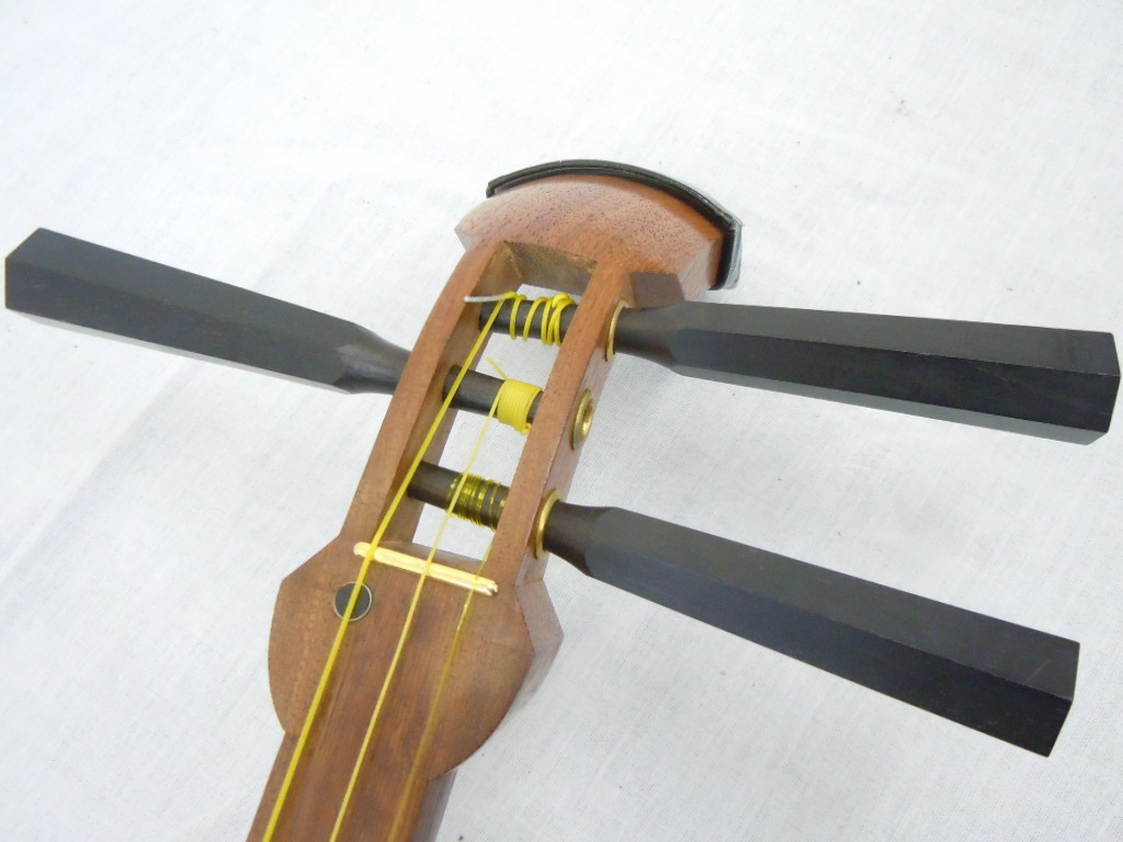 中古＞地唄・花梨三味線 08 78-16236-23 三味線 和楽器 中棹 花梨 丸打