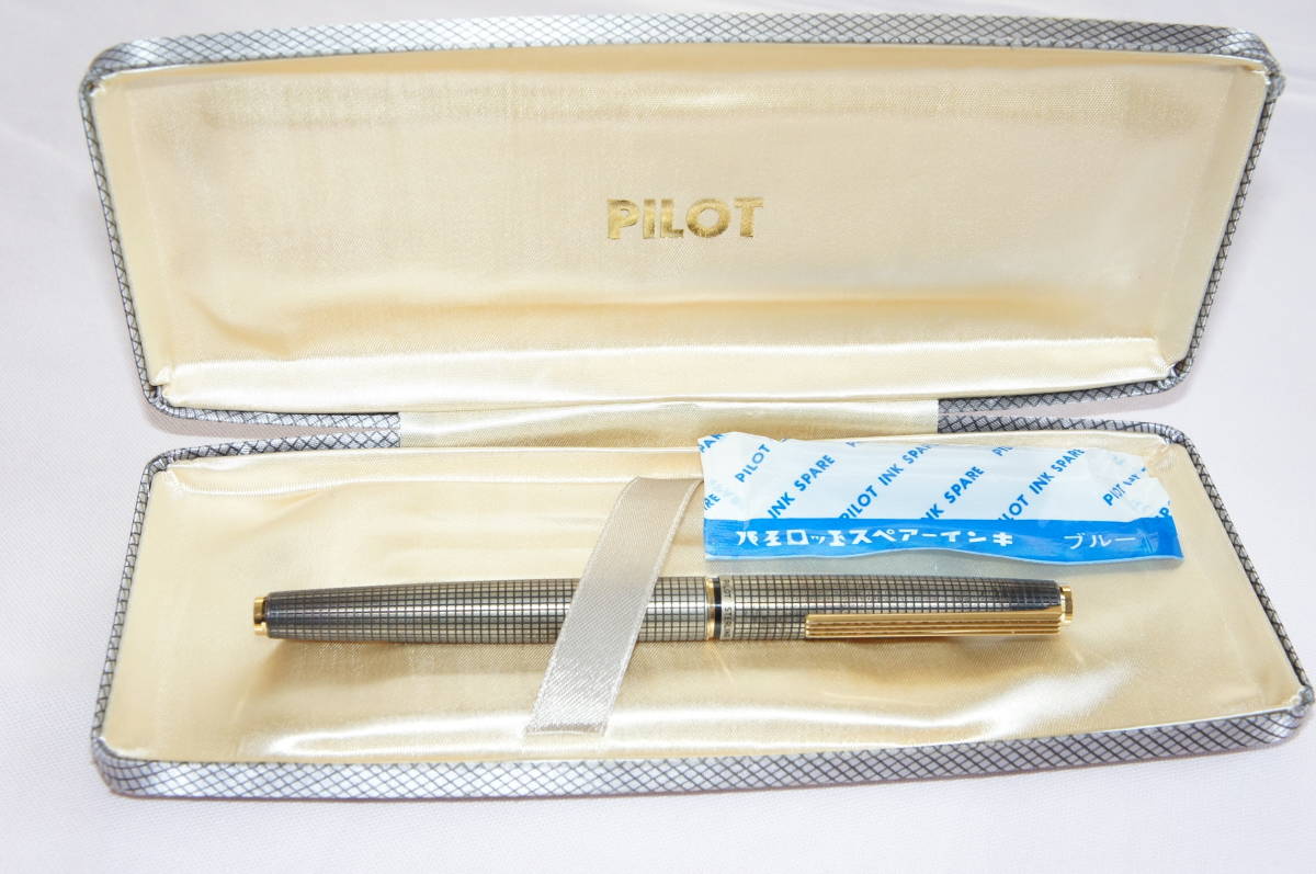 PILOT パイロット万年筆 STERLING SILVER ／ ケース・インク付 ★ 中古品