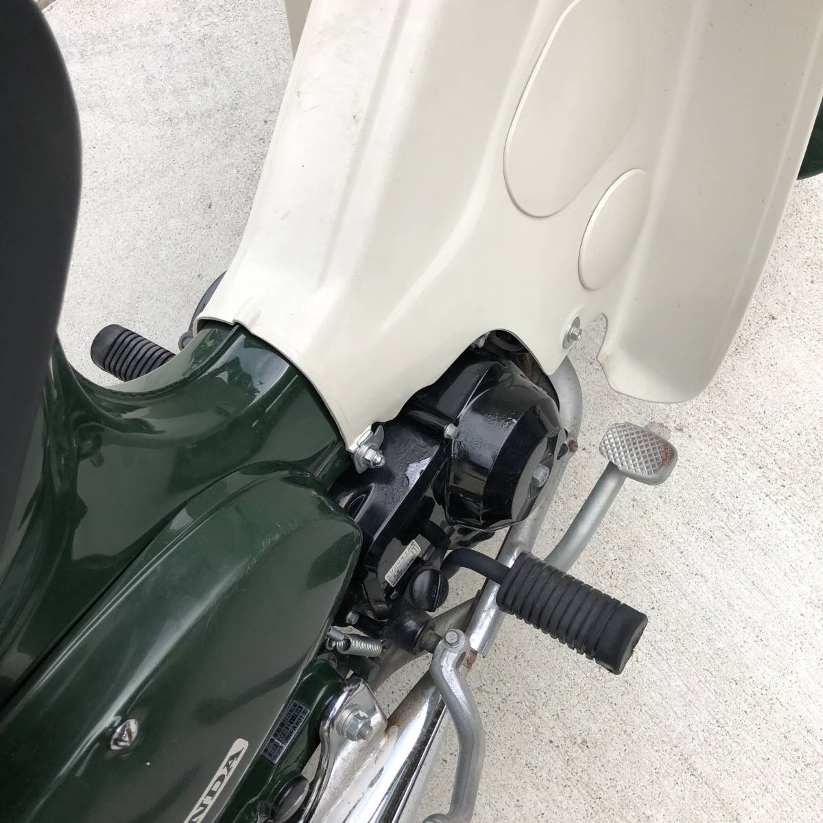 平成23年登録 ホンダ スーパーカブ 50 スタンダード JBH-AA01 C50S8 キック一発始動 実動車 9539km 風防 カゴ ボックス付き_6