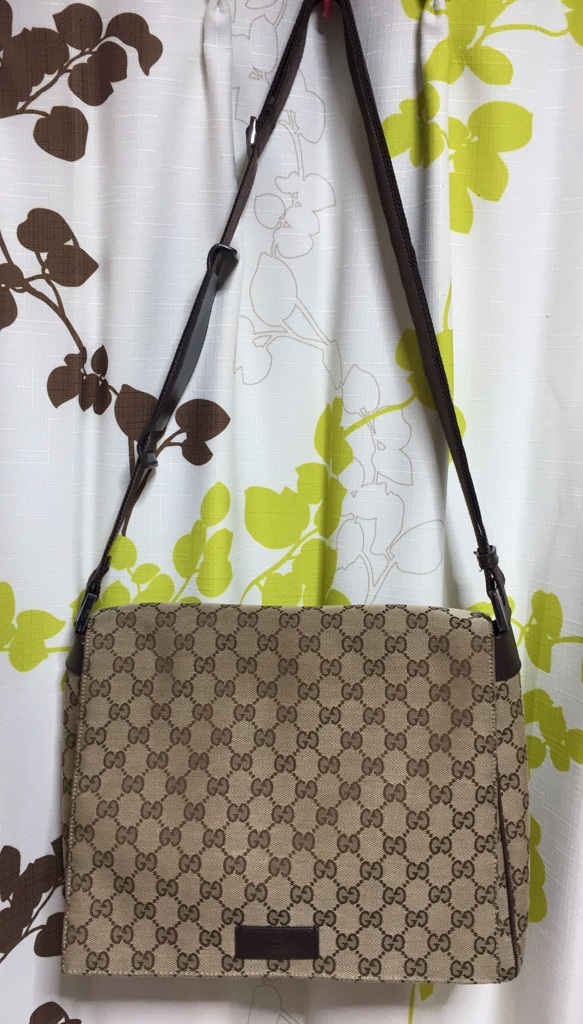 GUCCI グッチ ショルダーバッグ　メッセンジャーバッグ　斜め掛けバッグ　