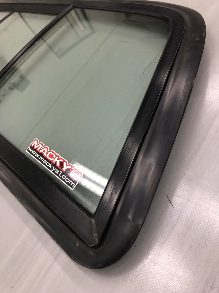 ☆トヨタ ハイラックス 純正リアウィンドウ 中古品☆検 ニュー