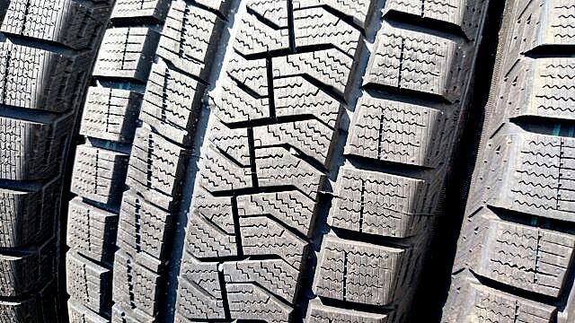 売切 スタッドレス 冬 スノー185/65R15 バリ山有溝深 4本 御覧頂き