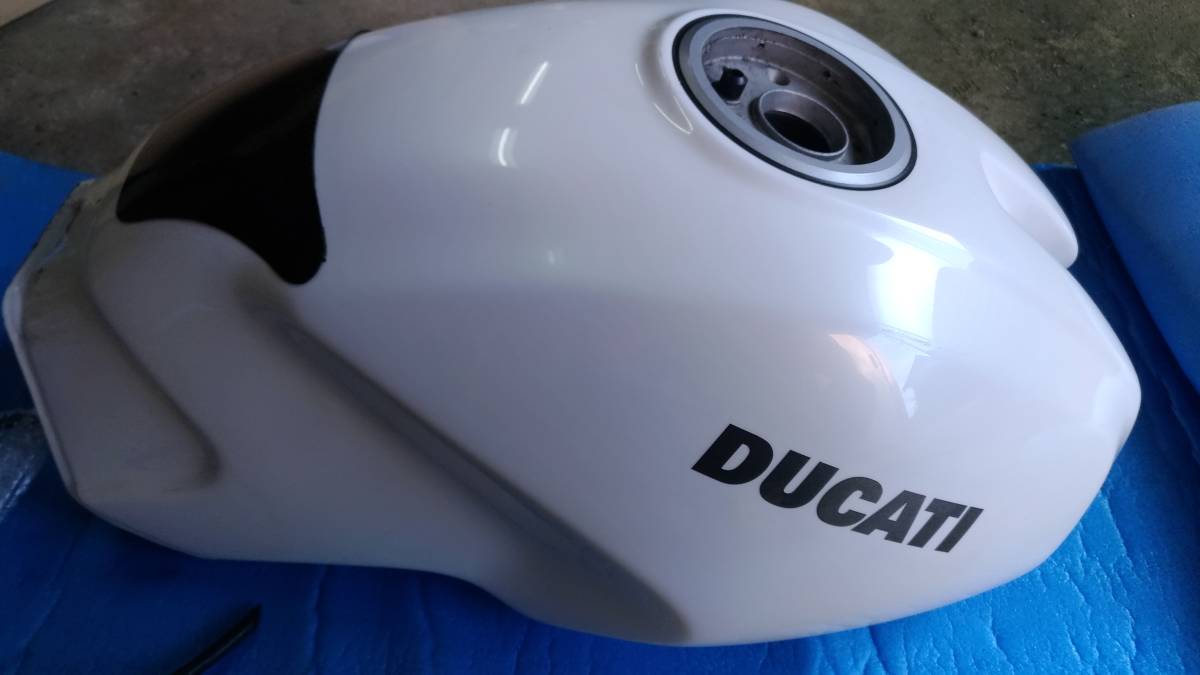 ドゥカティ純正中古パーツタンク関連の出品中の商品│ウェビック 