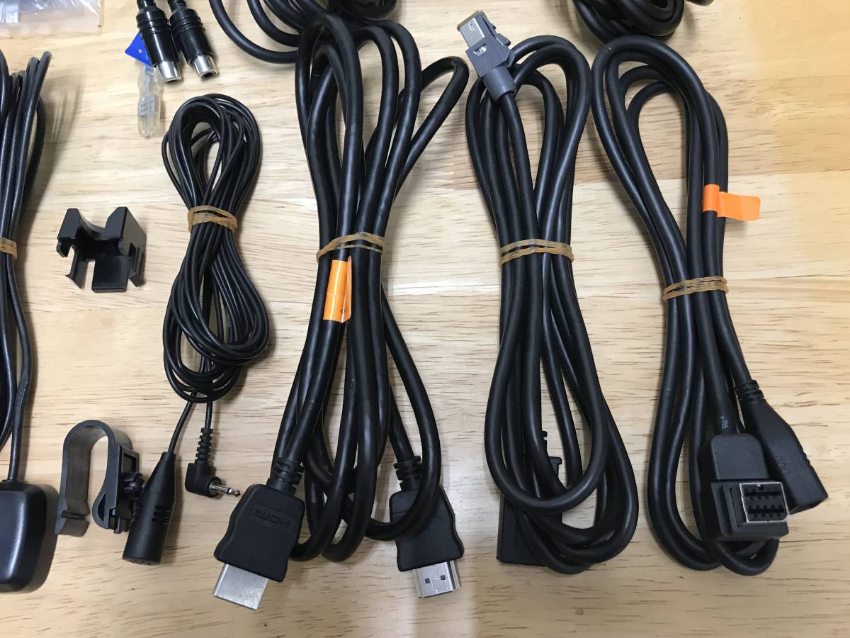 ☆中古 カロッツェリア AVIC-VH0099S/7V型VGA インダッシュモニター 