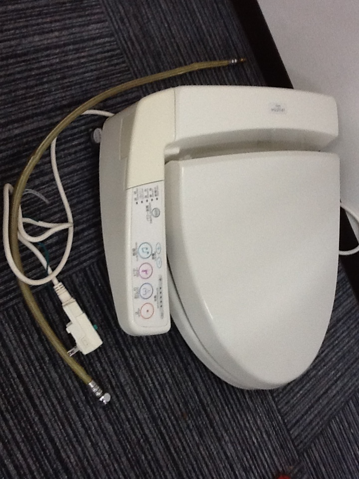 【ジャンク品】ウォシュレット　便座　温水洗浄便座　TOTO　トートー　ウォシュレットP　washlet　TCF580W　SC1　T724-1 生活家電 △ TOTO トートー