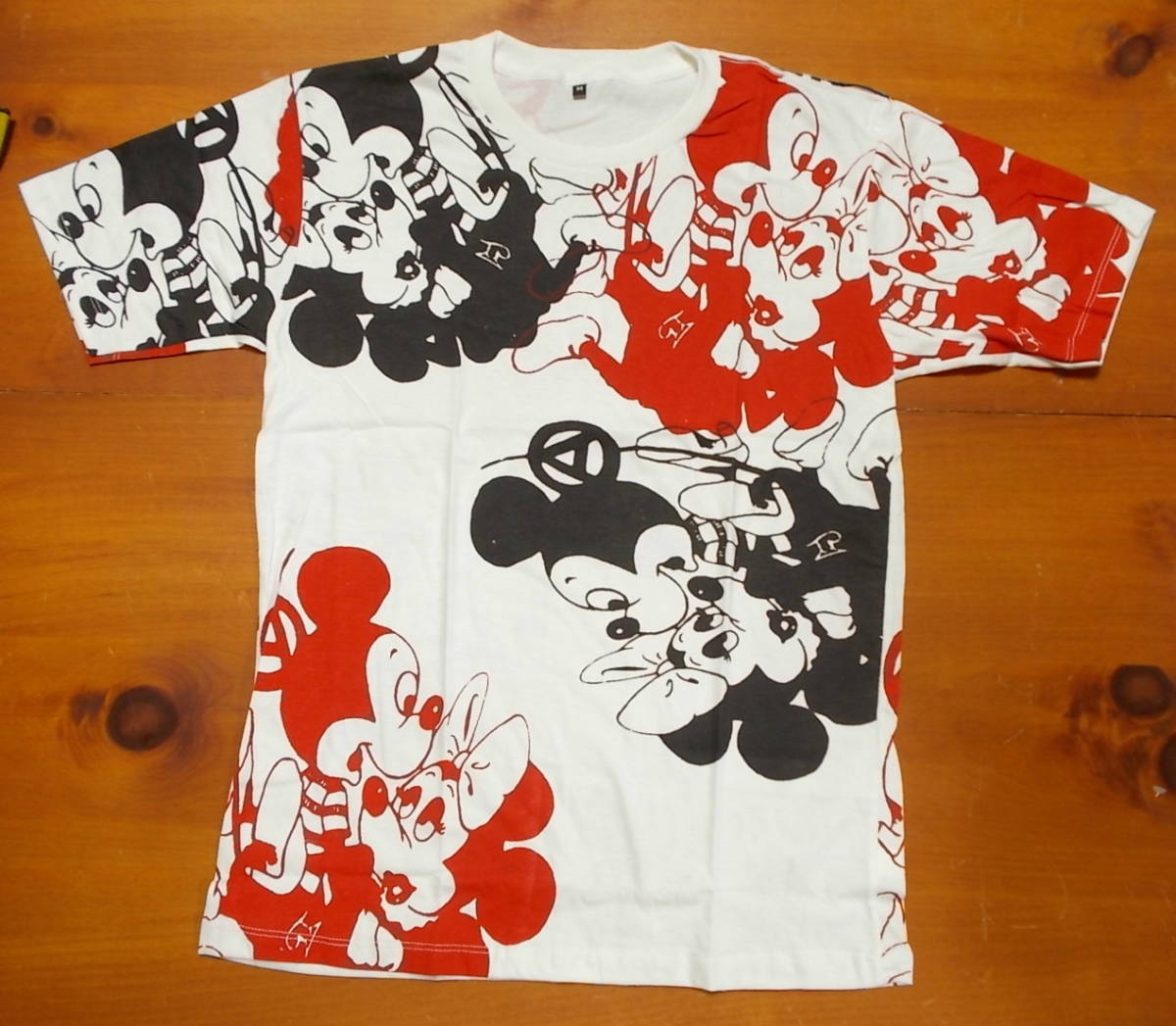 ミッキー ミニー セディショナリーズデザイン 総柄プリントtシャツ イラスト キャラクター 売買されたオークション情報 Yahooの商品情報をアーカイブ公開 オークファン Aucfan Com