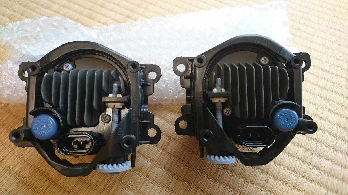 アウトランダーPHEV　純正LEDフォグランプ