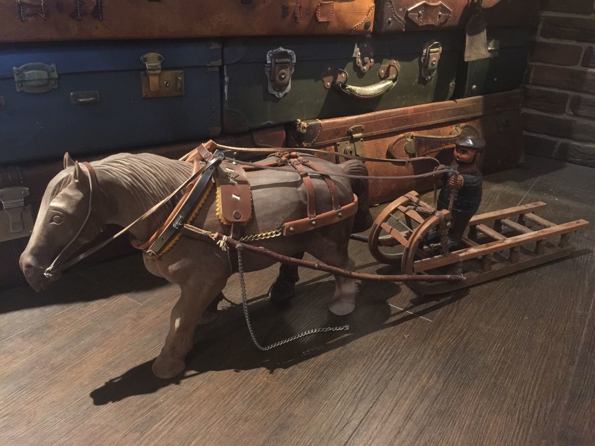 馬橇 ソリ 丸太付 木彫 荷役馬 - スウェーデンで見つけた木製の馬ソリ 