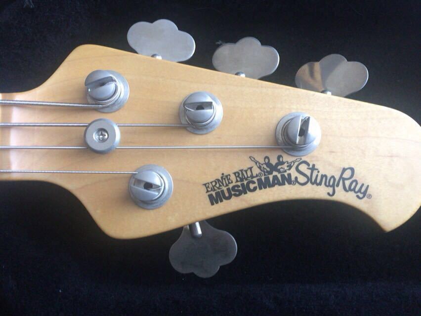 MUSICMAN StingRay U.S.A ナチュラル（メンテナンス必要） Musicman Stingray USA ホワイト 白 色ヤケ有 裏通し 完動品 傷少な目