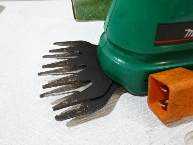 Makita UM1010 グリーン系 芝刈り機 元箱 替え刃付き コード無し Makita UM1010 グリーン系 芝刈り機 元箱 替え刃付き コード無し