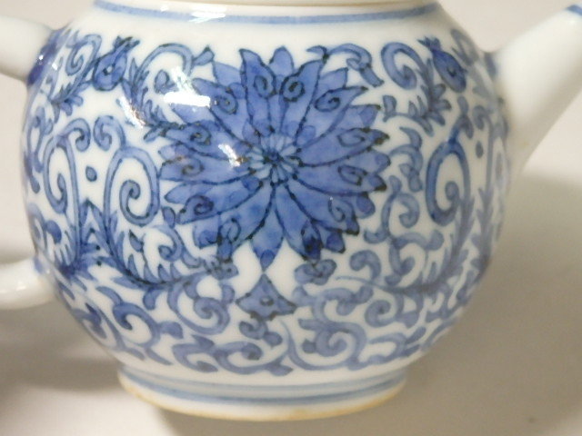茶道具平安春峰作 □平安春峰【染付花唐草文急須】長 茶道具平安春峰作 □平安春峰【染付花唐草文急須】長