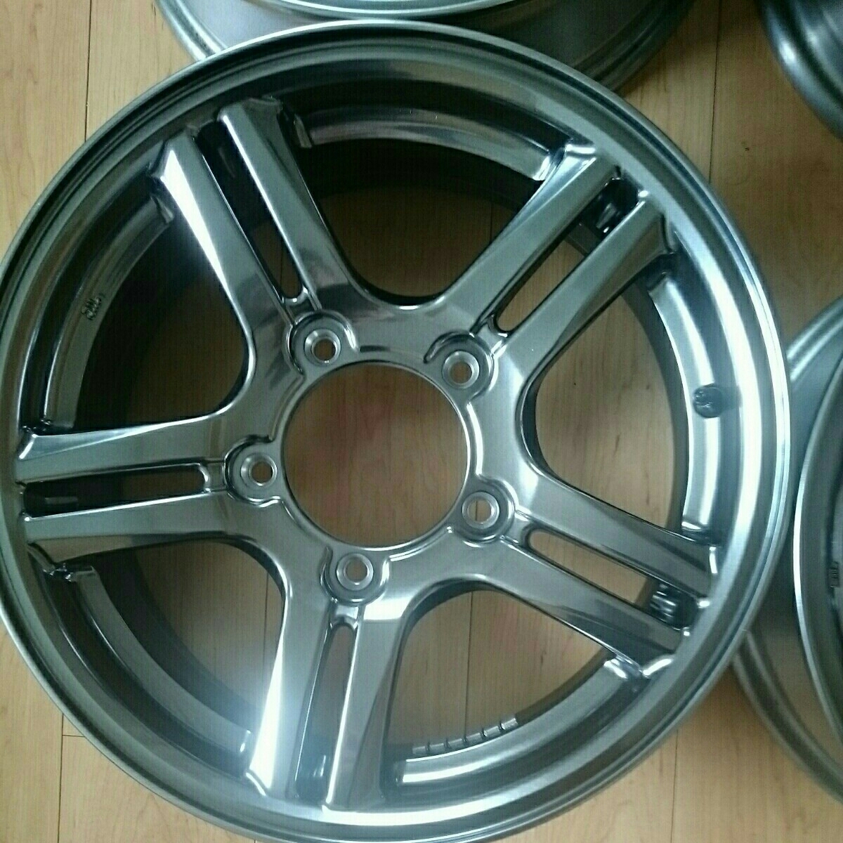 ジムニーJB23純正アルミホイール5本セットになります。_2