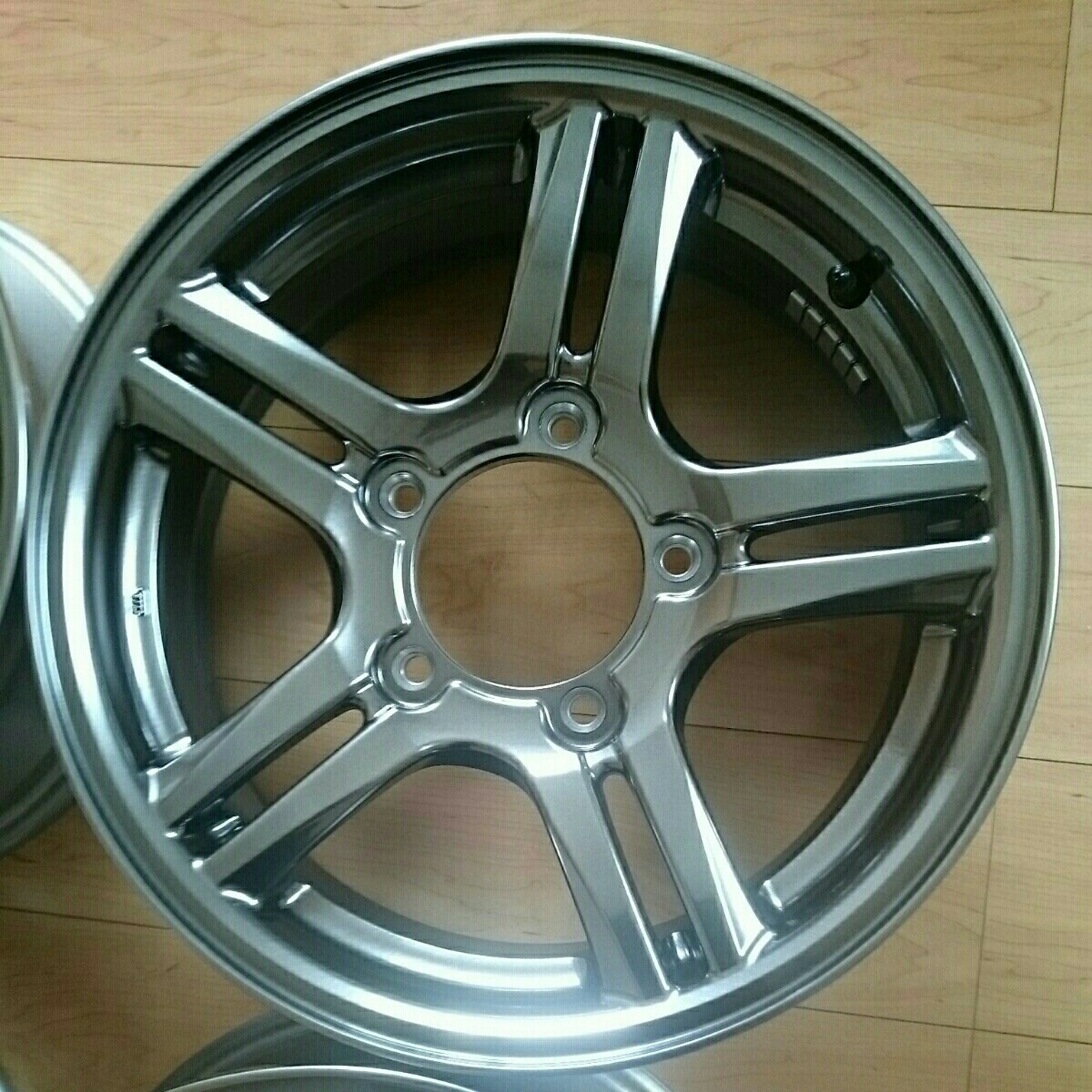 ジムニーJB23純正アルミホイール5本セットになります。_5