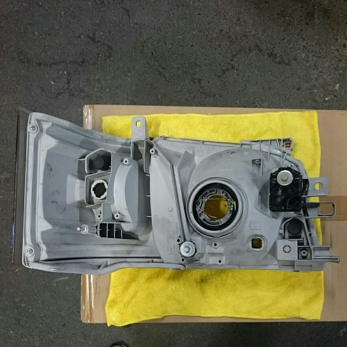 トヨタハイエースヘッドライト純正200系1型2型適合純正電動